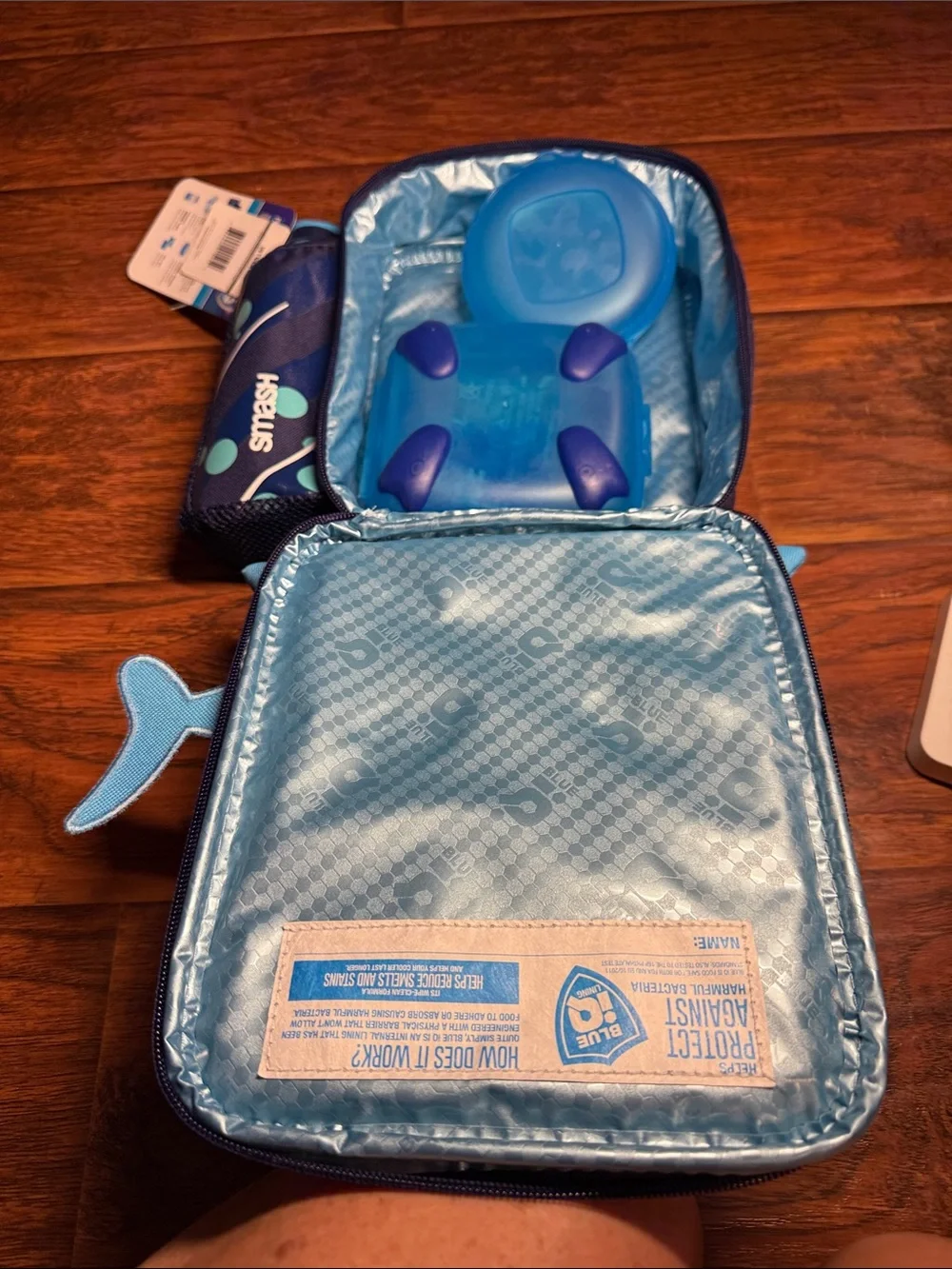 Kids Blue Shark Lunch Bag with Side Bottle Pocket. NWT
